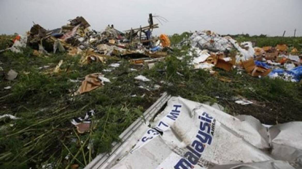Το Boeing στην Ουκρανία χτυπήθηκε και διαλύθηκε στον αέρα